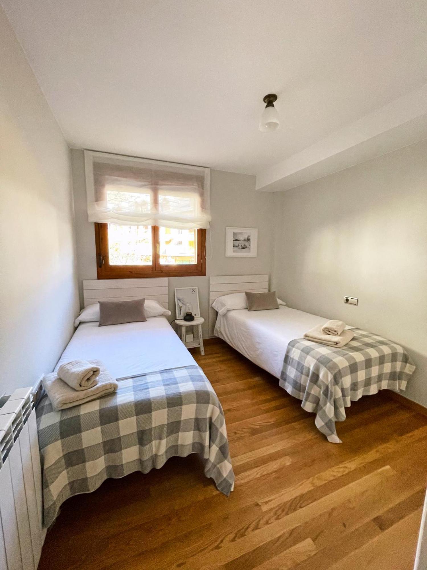 Apartamento Familiar En El Centro De Benasque Con Terraza Екстериор снимка