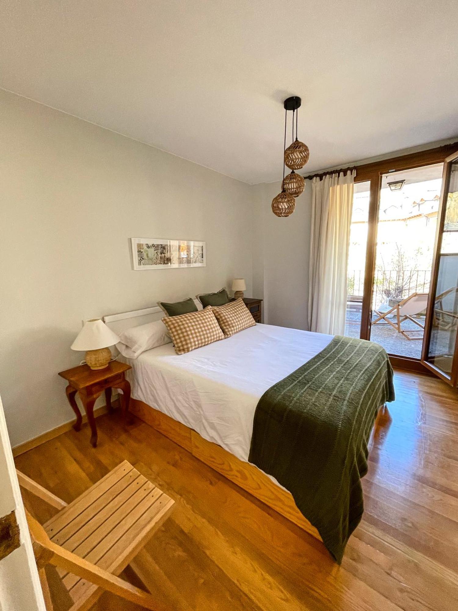 Apartamento Familiar En El Centro De Benasque Con Terraza Екстериор снимка