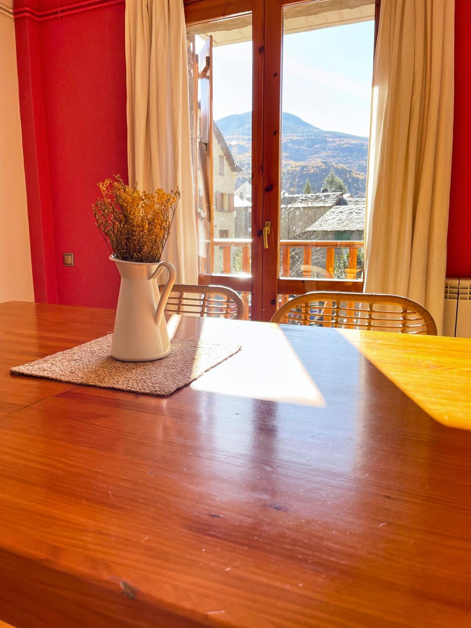 Apartamento Familiar En El Centro De Benasque Con Terraza Екстериор снимка