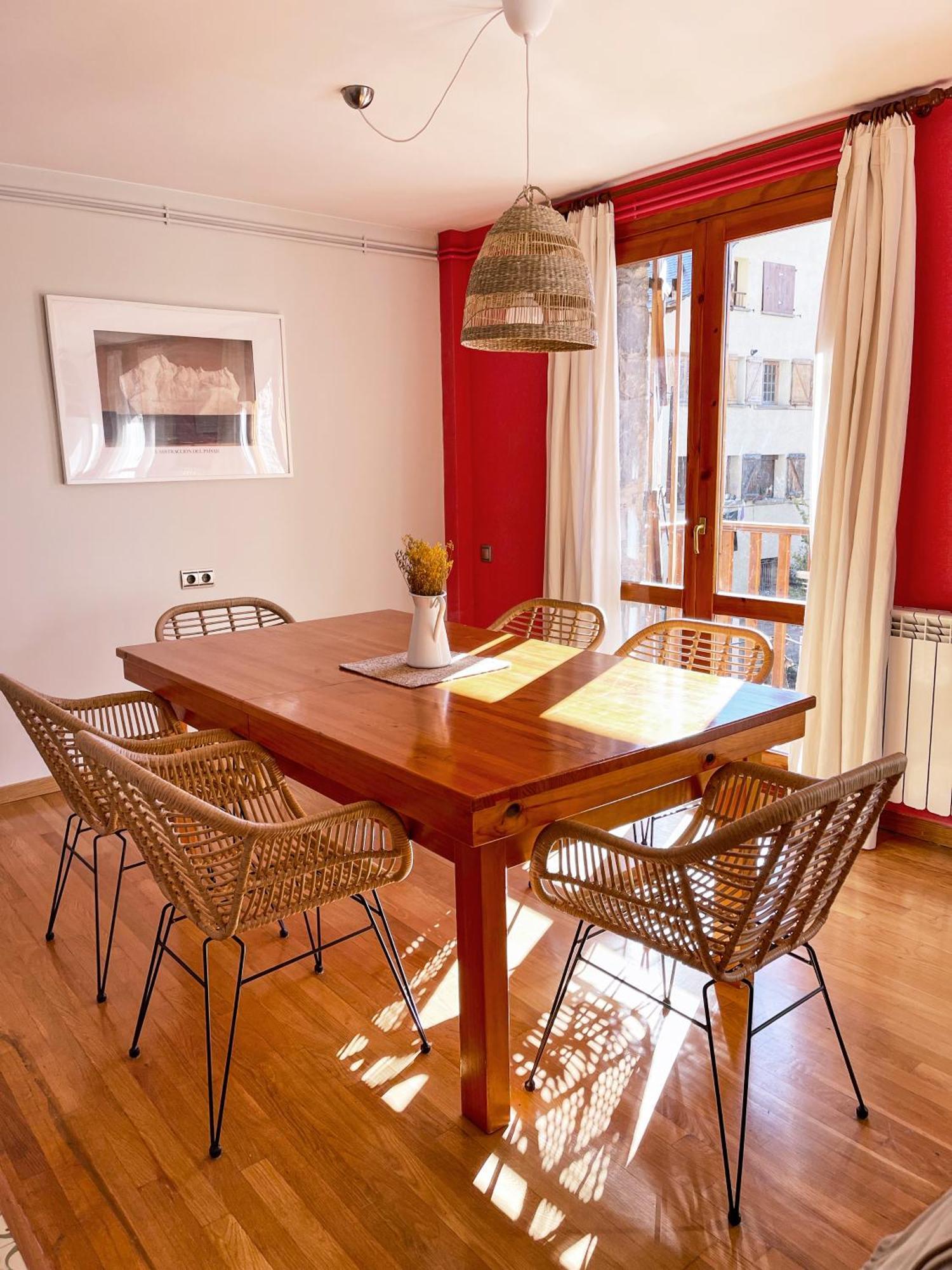 Apartamento Familiar En El Centro De Benasque Con Terraza Екстериор снимка