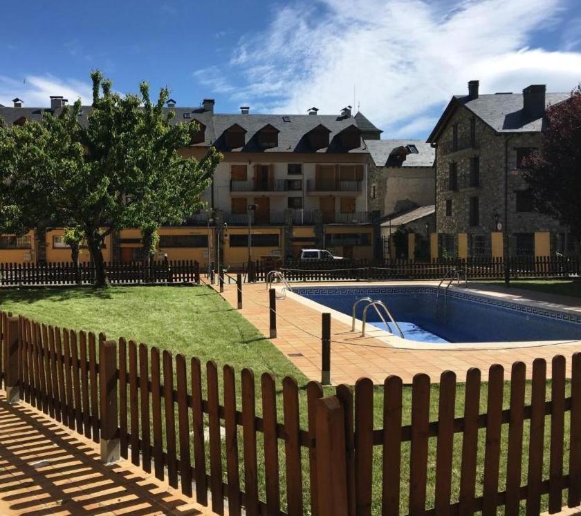 Apartamento Familiar En El Centro De Benasque Con Terraza Екстериор снимка