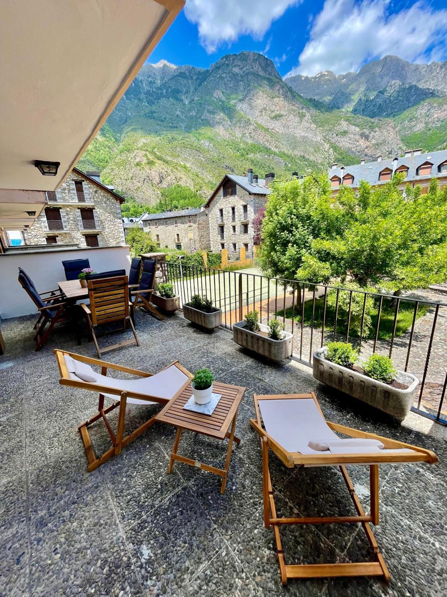 Apartamento Familiar En El Centro De Benasque Con Terraza Екстериор снимка