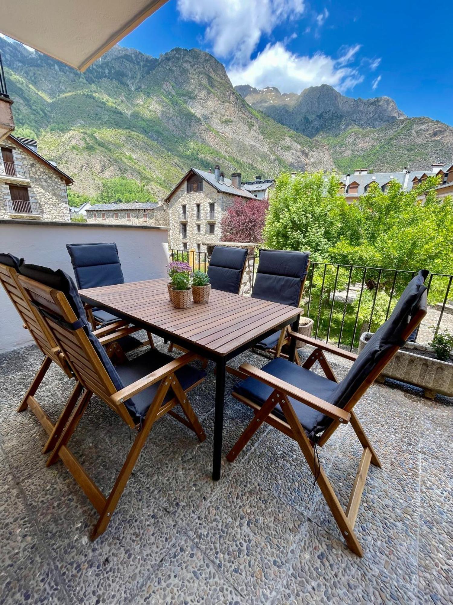 Apartamento Familiar En El Centro De Benasque Con Terraza Екстериор снимка
